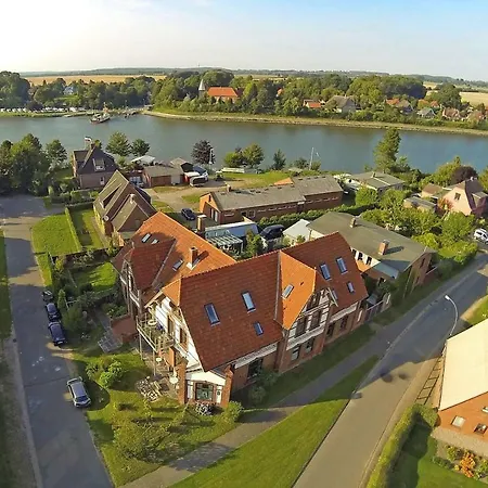 Kanalvilla - Urlaub Am Nord-Ostseekanal - Zwei Ferienwohnungen Im Angebot- Eine Im Dachgeschoss Und Eine Wohnung Mit Garten Sehestedt  Eksteriør billede