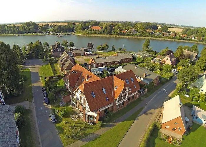 Kanalvilla - Urlaub Am Nord-Ostseekanal - Zwei Ferienwohnungen Im Angebot- Eine Im Dachgeschoss Und Eine Wohnung Mit Garten
